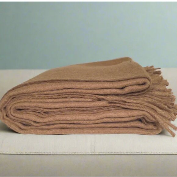 ARTZNL 100% Baby Alpaca Throw Blanket Camel Brown Large 71x51 Soft Lightweight - Picture 9 of 10